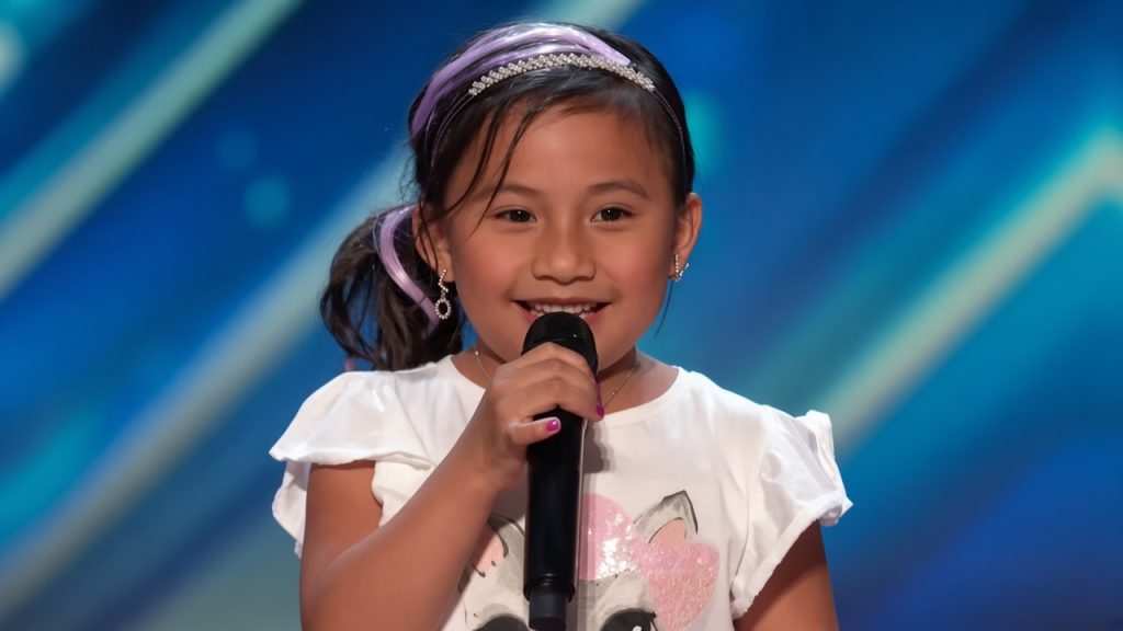 6-year-old Zoë Erianna singing Born This Way on America’s Got Talent